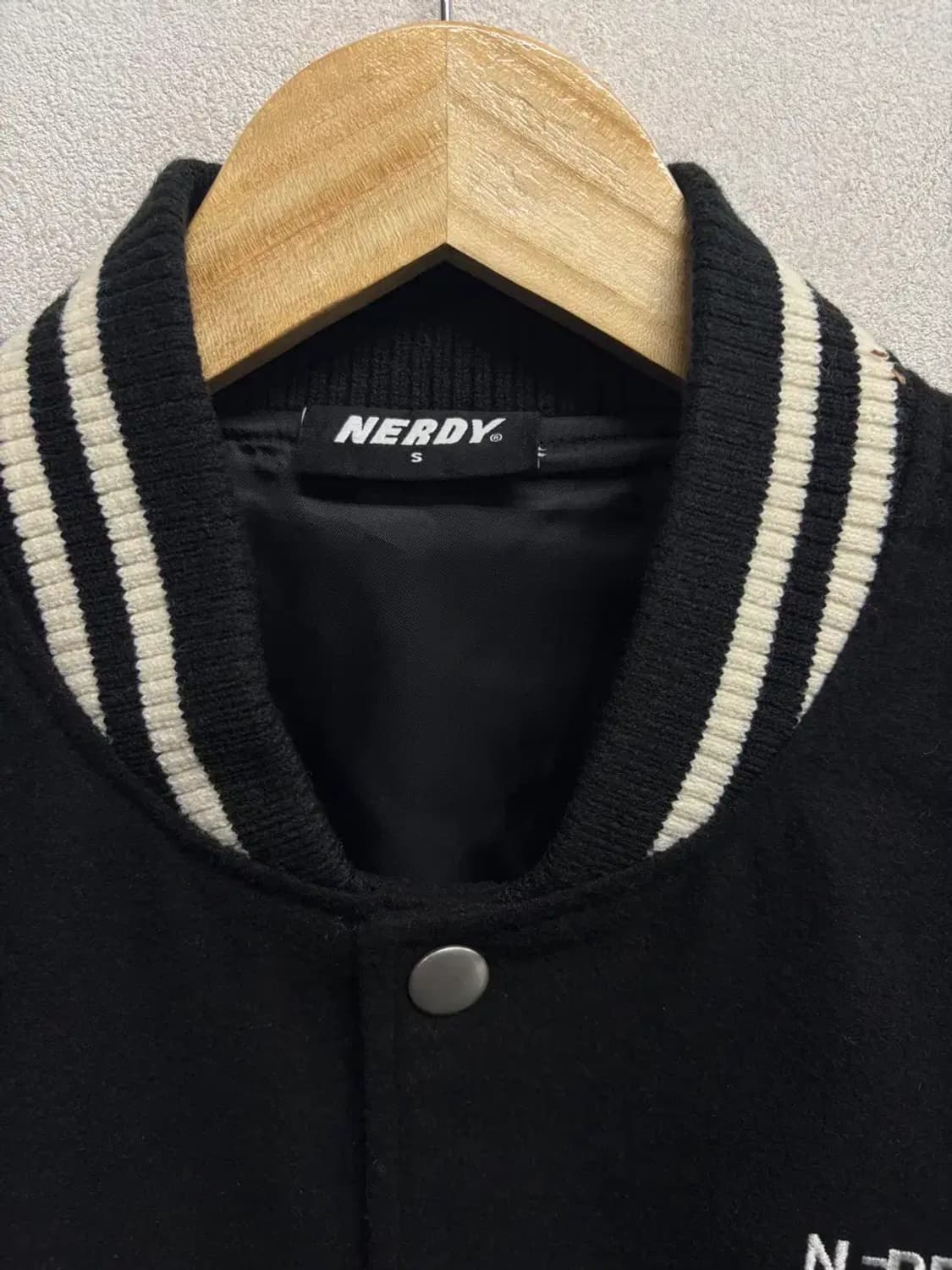 널디 크롭 바시티 점퍼 블랙 S 상품이미지5