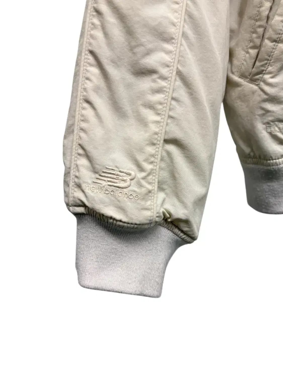 뉴발란스 NB 아이보리 바시티 패딩 L 상품이미지4