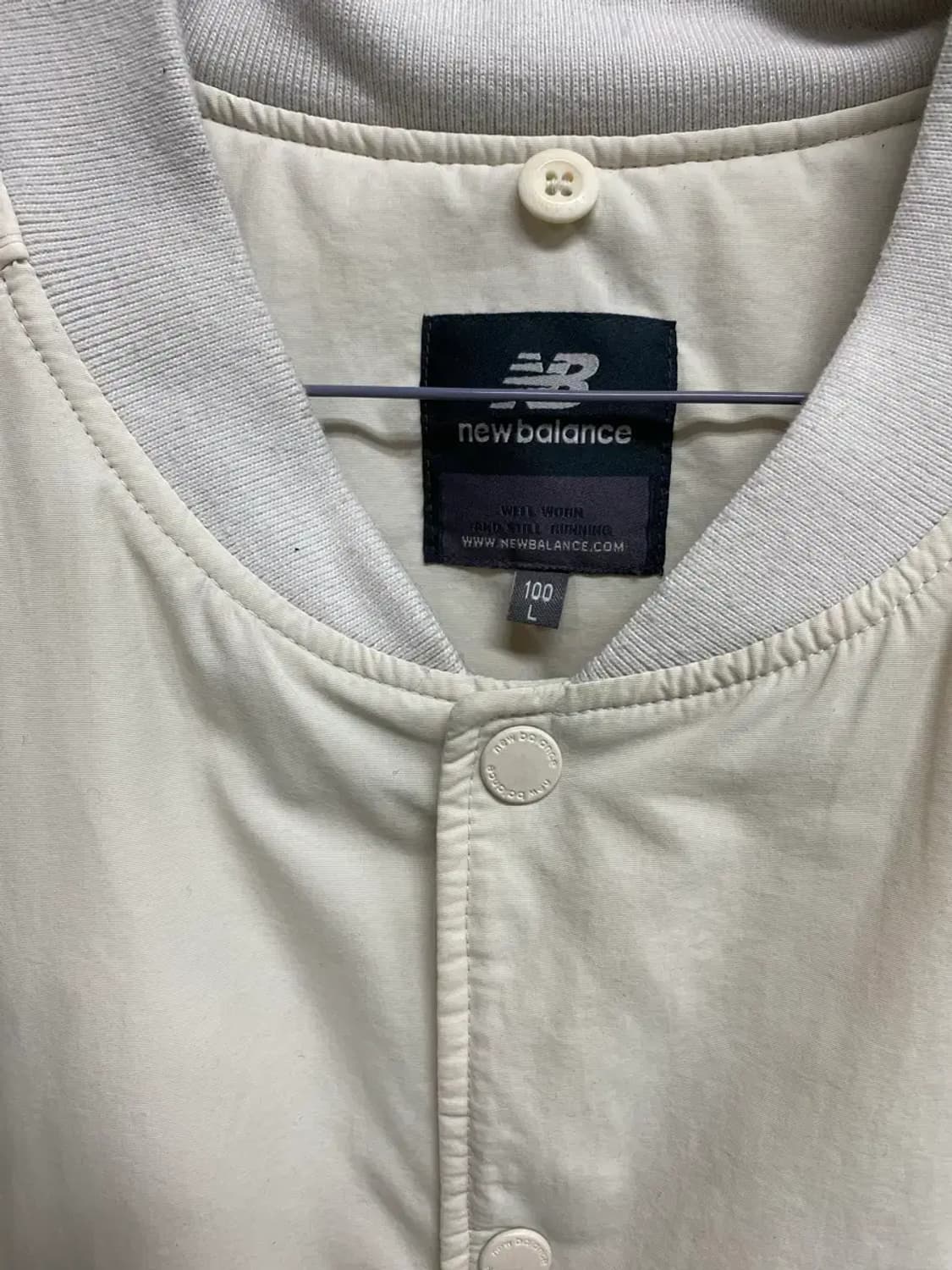 뉴발란스 NB 아이보리 바시티 패딩 L 상품이미지6