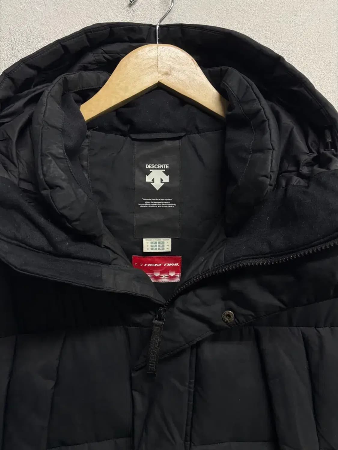 데상트 올블랙 구스 롱패딩 90 상품이미지6