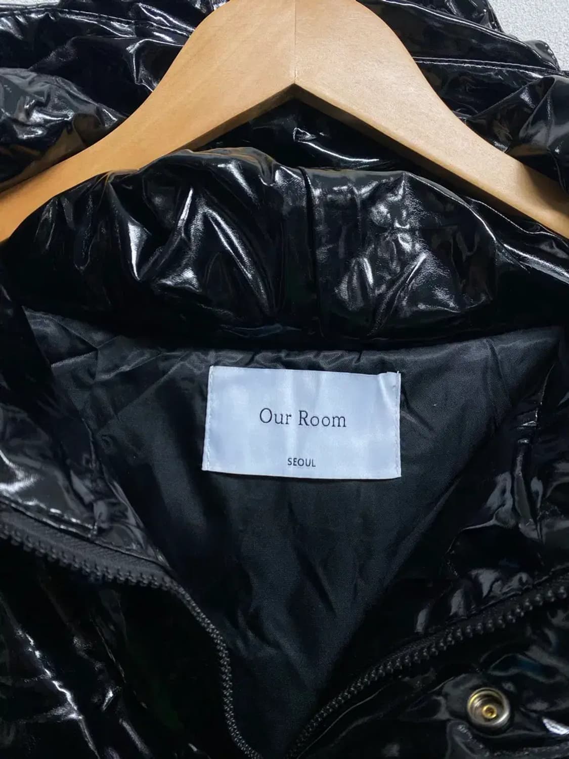 아우어룸 글로시 후드 유광패딩 free 상품이미지4