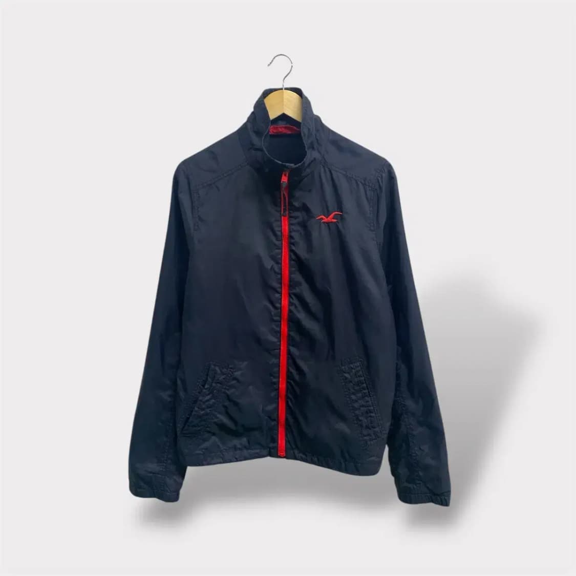 홀리스터 네이비 레드로고 바람막이 M 상품이미지1