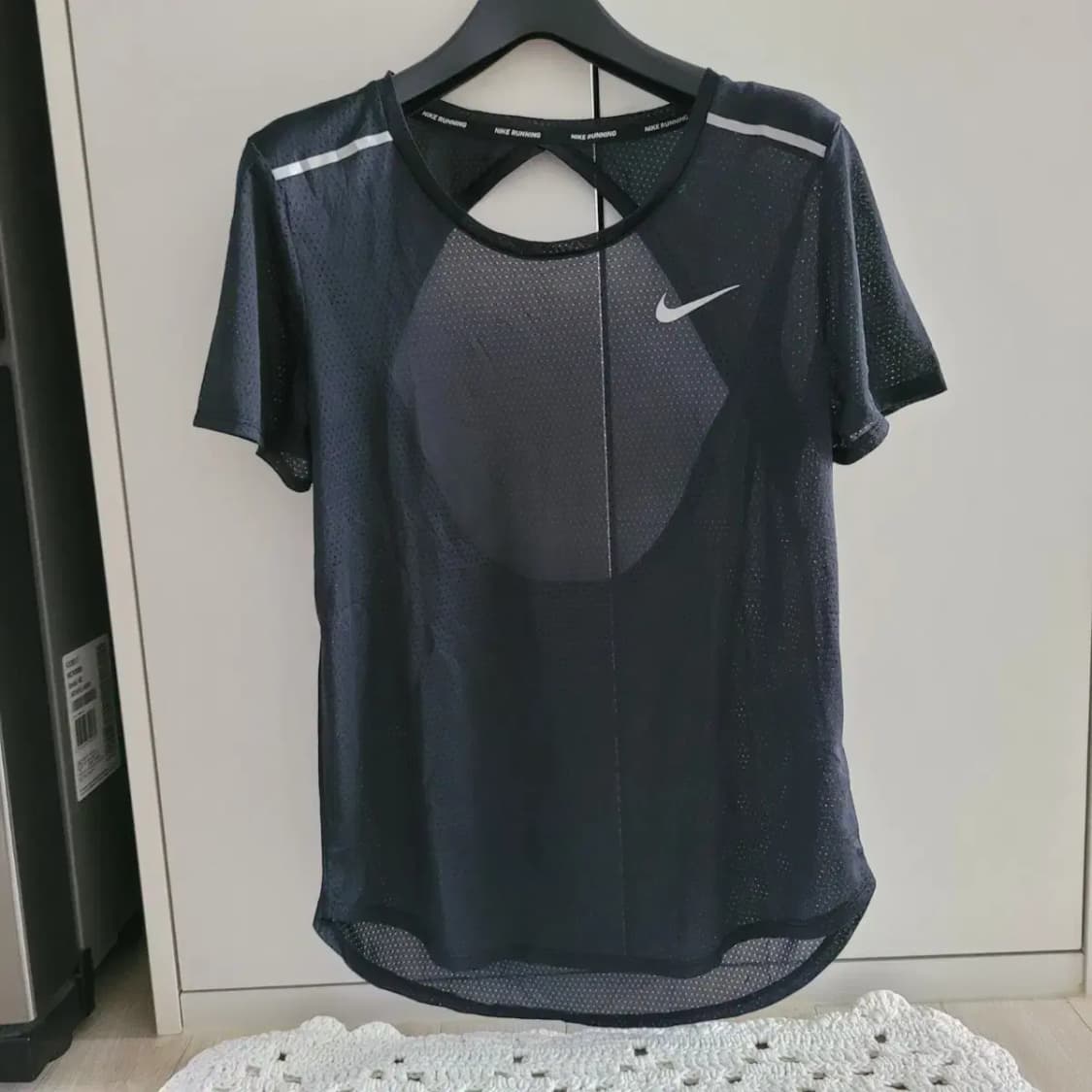나이키 오픈백 반팔티셔츠 상품이미지1