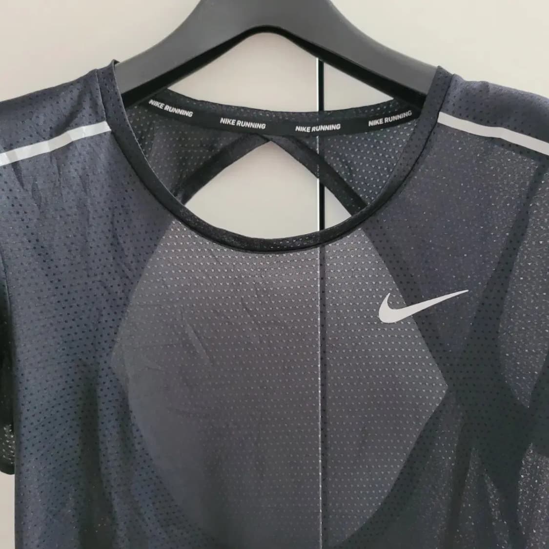 나이키 오픈백 반팔티셔츠 상품이미지2