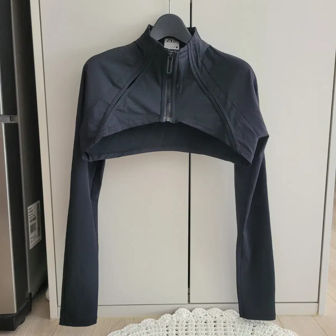 자라 퍼플매거진 콜라보 크롭 집업 상품이미지1