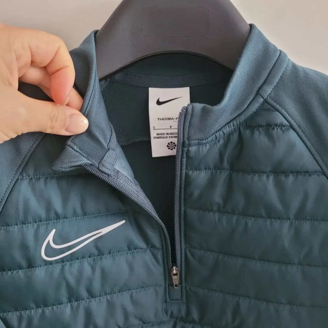 나이키 써마핏 에어로로프트 반집업 상품이미지2