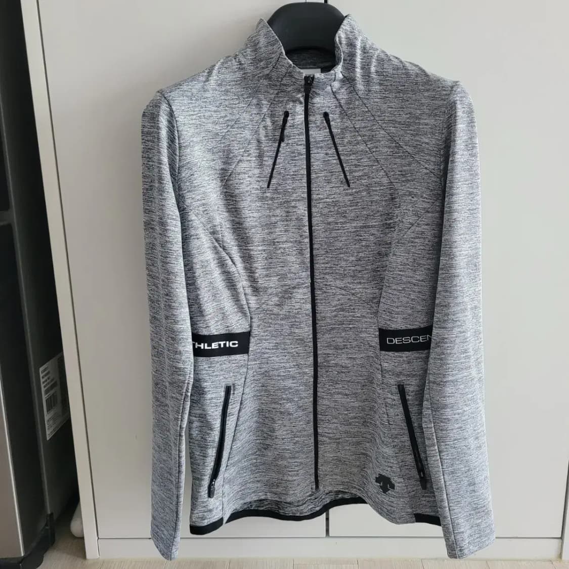 데상트 기능성 집업 상품이미지1