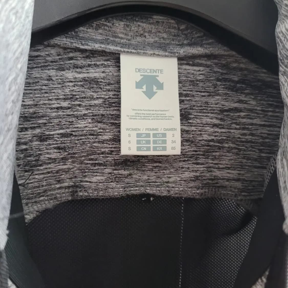 데상트 기능성 집업 상품이미지3