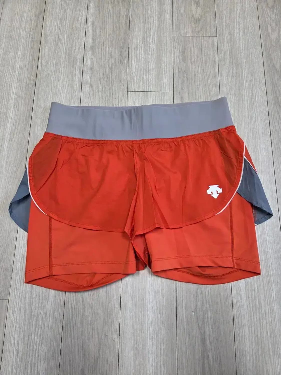 데상트 쇼츠 반바지 상품이미지1