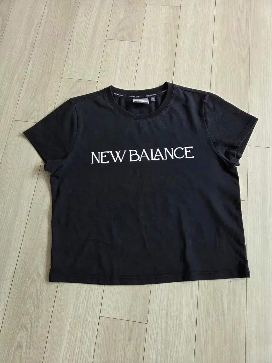 뉴발란스 숏 반팔티 크롭티 상품이미지1