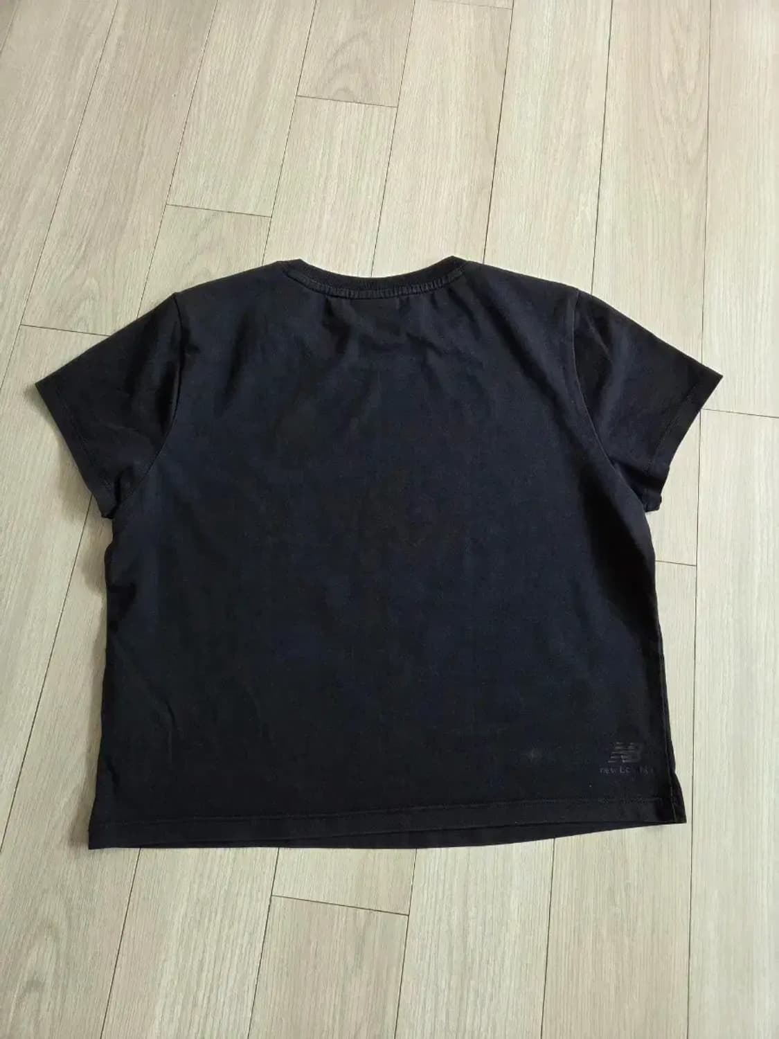 뉴발란스 숏 반팔티 크롭티 상품이미지2