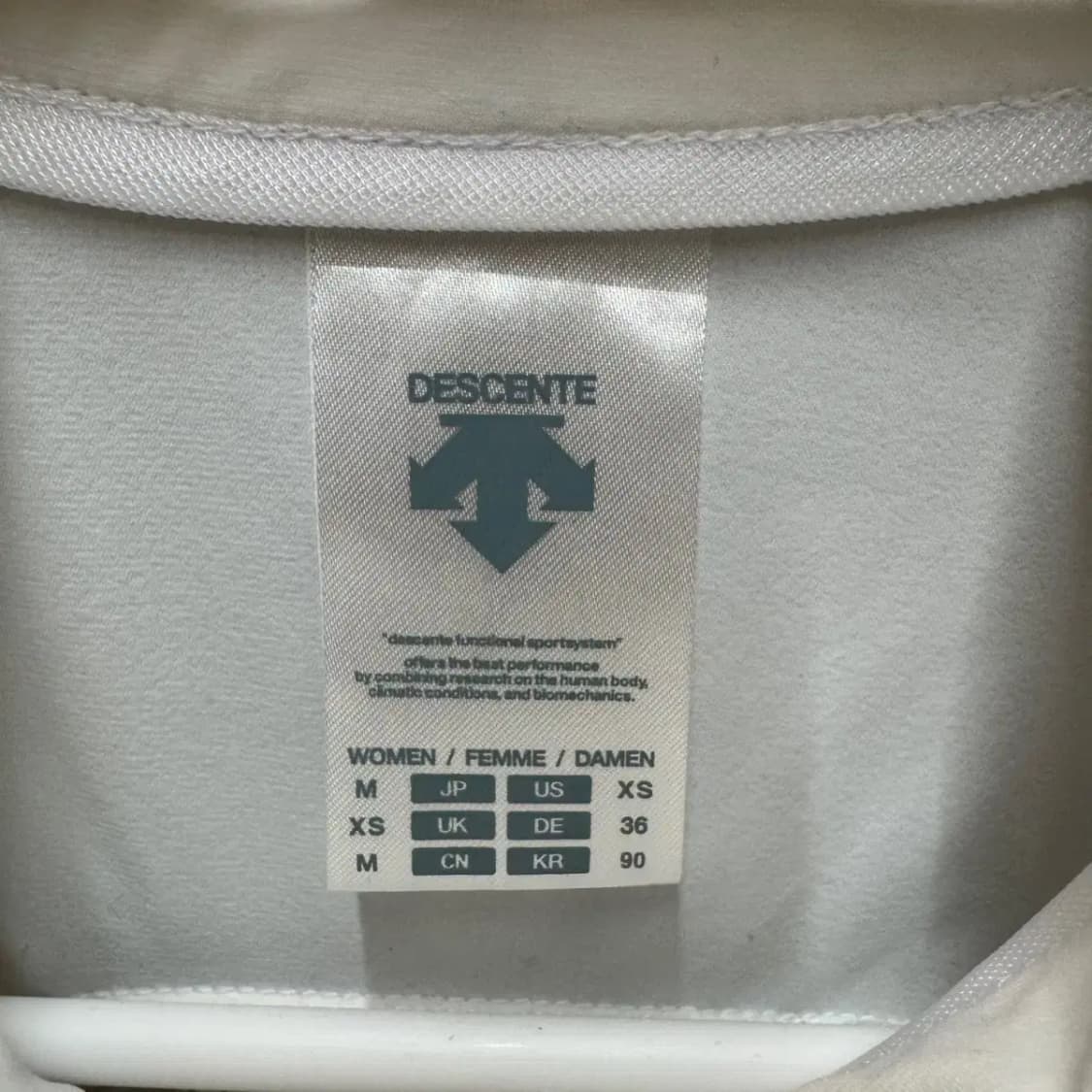 데상트 기능성 집업 상품이미지2