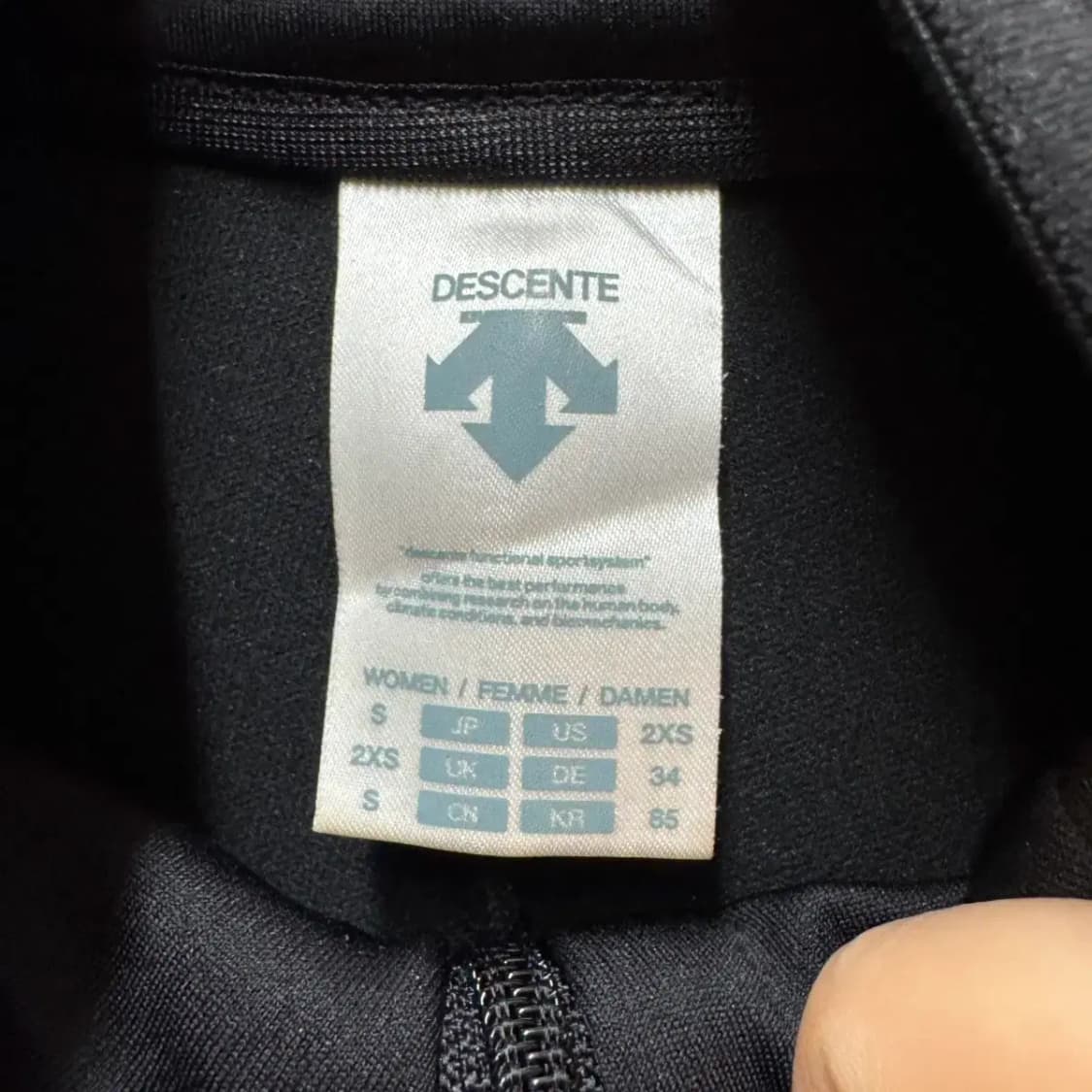 데상트 집업 상품이미지2