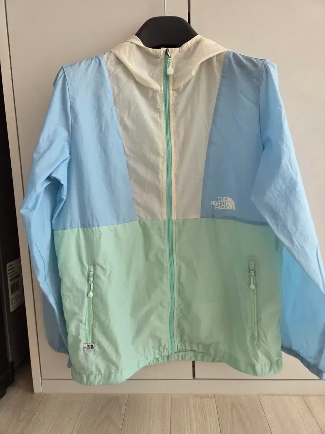 노스페이스 초경량 바람막이 상품이미지1