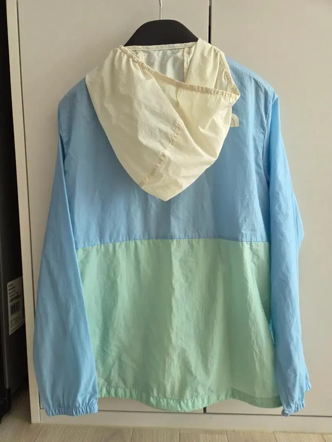 노스페이스 초경량 바람막이 상품이미지3