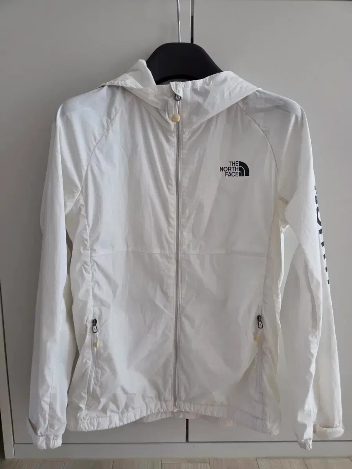 노스페이스 경량 바람막이 상품이미지1