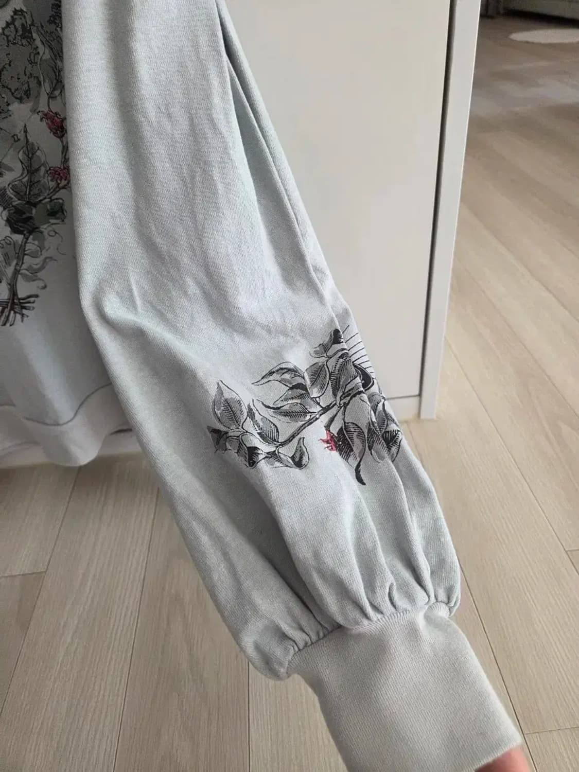 한섬 타임 퍼프소매 맨투맨 상품이미지2