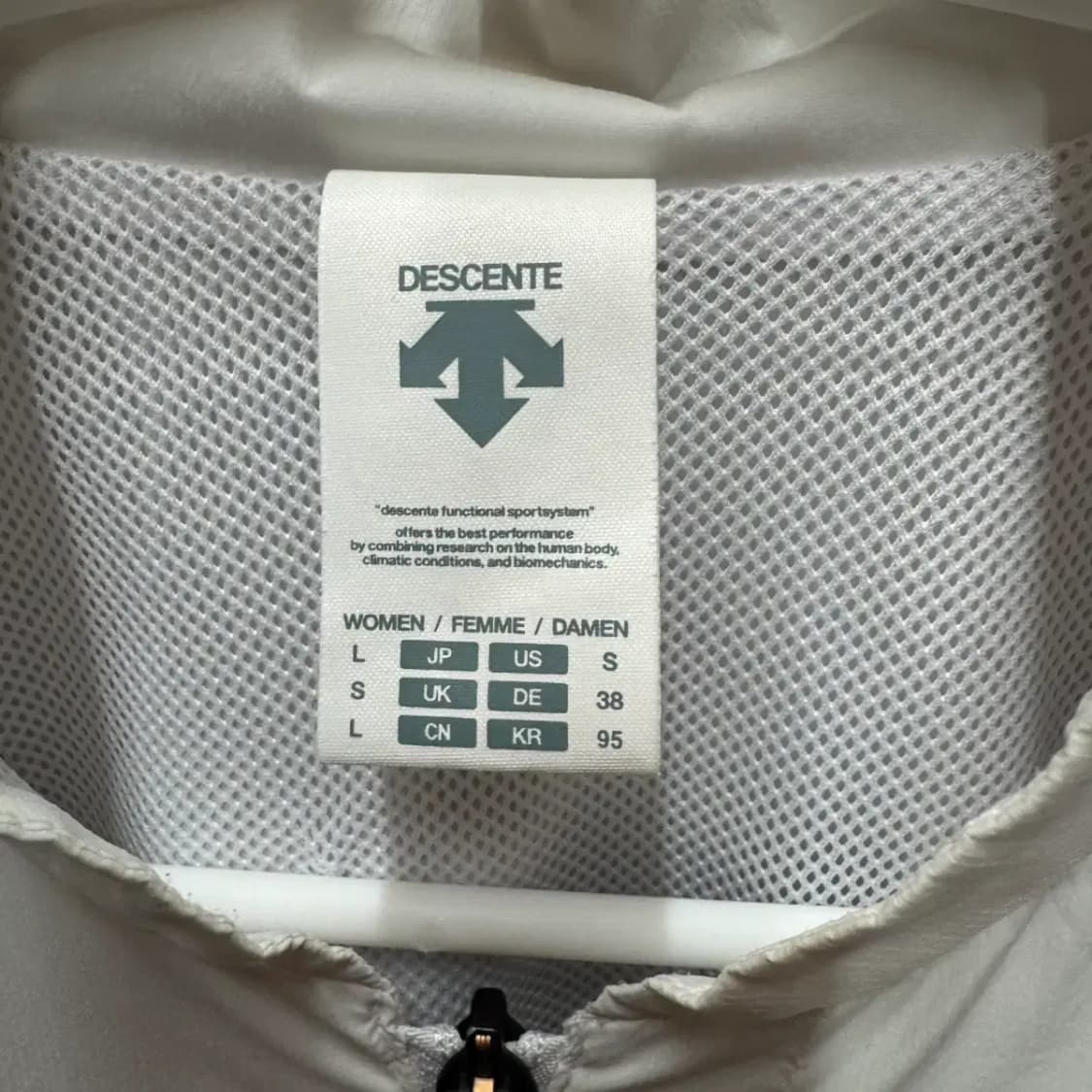 데상트 기능성 집업 상품이미지2