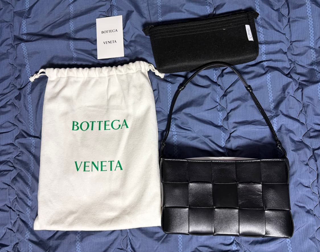 보테가베네타 카세트 스트랩 파우치 블랙 상품이미지2