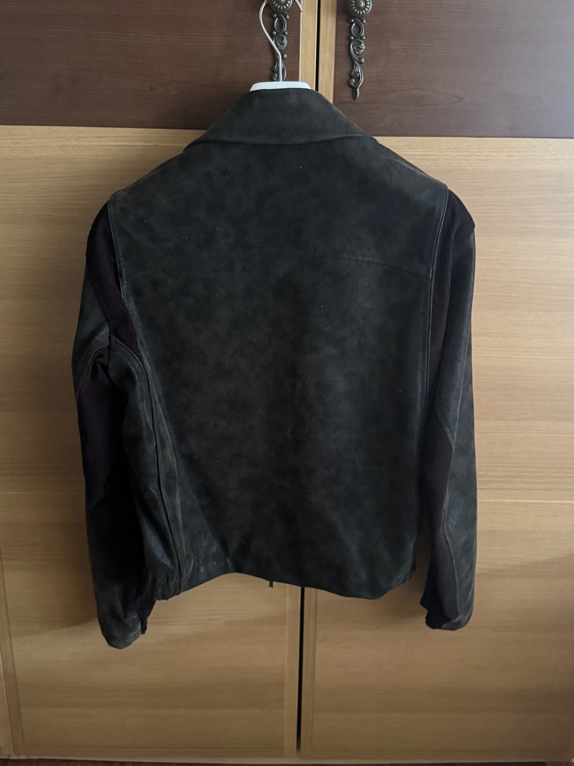 쿠어(COOR) 믹스드 스웨이드 파이핑 점퍼 (블랙브라운) 상품이미지6