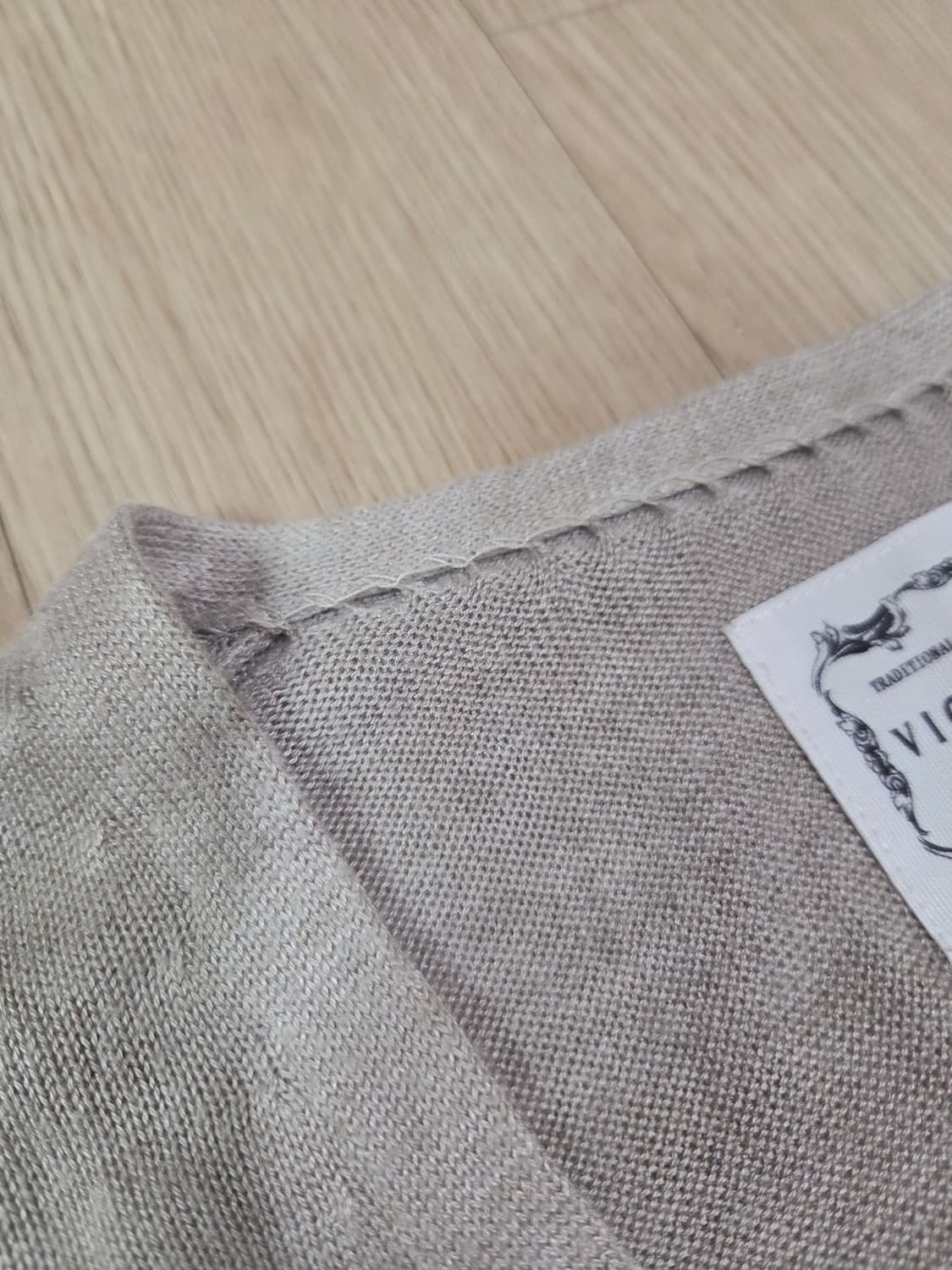 VICTIM 오트밀 슬림 브이넥 카디건 상품이미지5