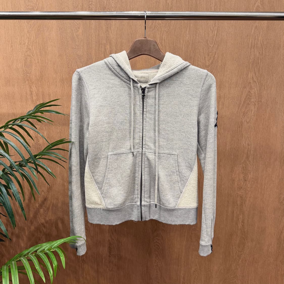 쟈딕 앤 볼테르 후드 집업 자켓 크라운 이니셜 자수 패치 디테일 그레이 상품이미지1