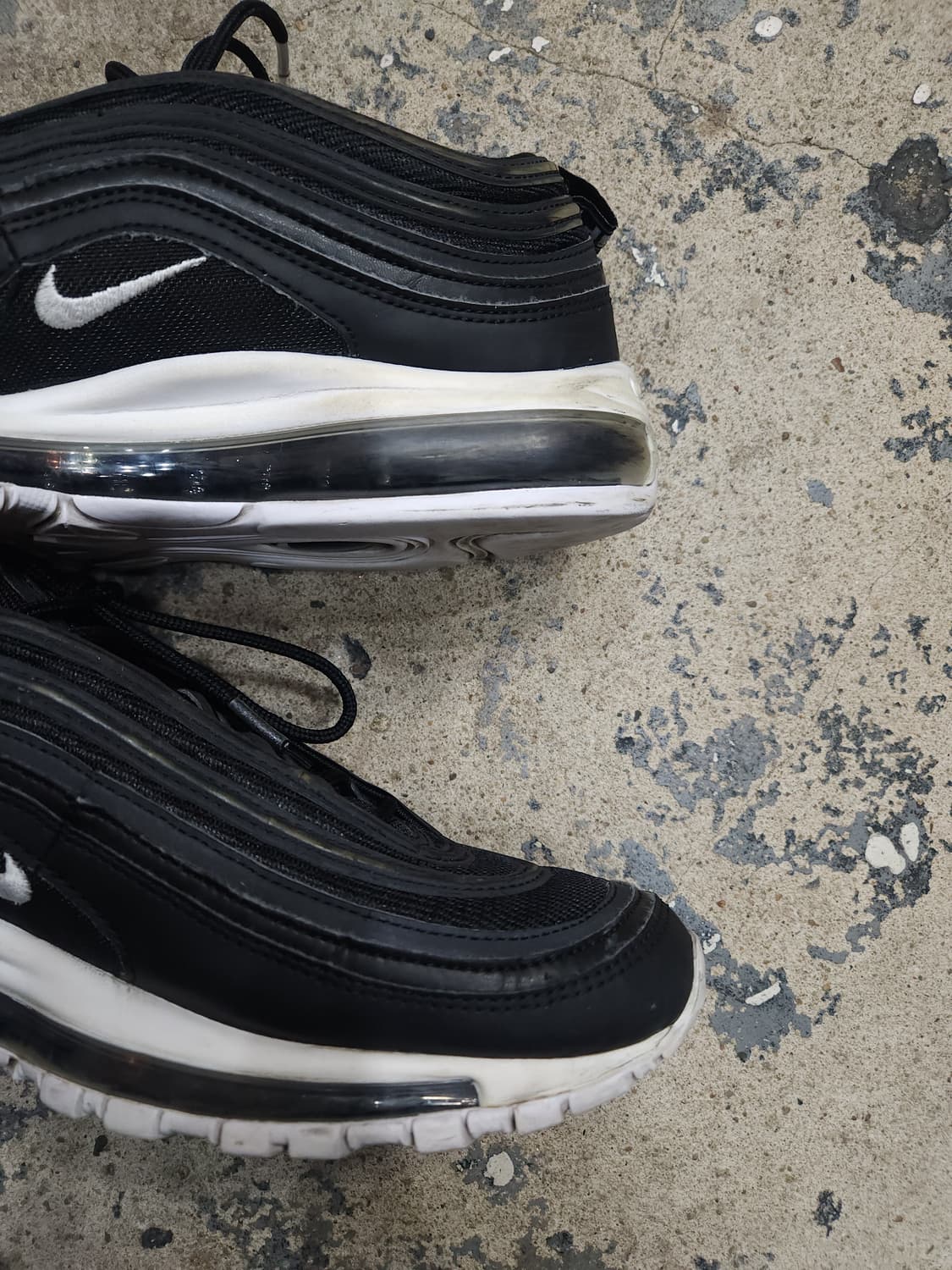 나이키 에어맥스97 블랙 화이트 305mm

 상품이미지3