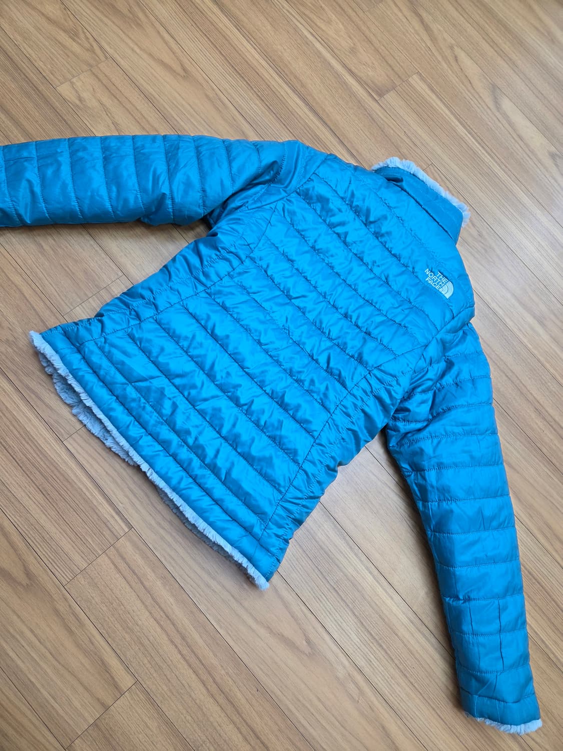노스페이스 여아용 리버시블 플리스 자켓 S사이즈입니다. 부드러운 플리스  상품이미지4