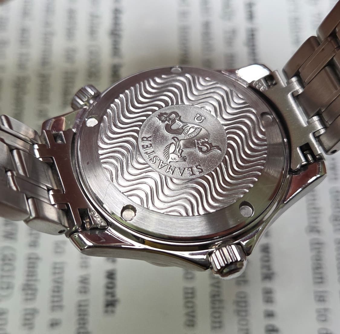 오메가 씨마스터 300m 물결 36mm 쿼츠 브레이슬릿 ver. 상품이미지6