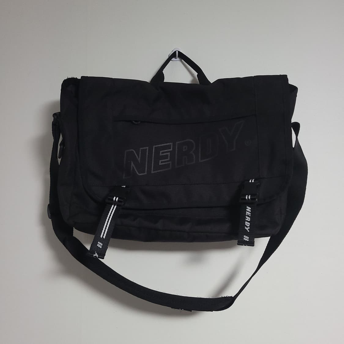 NERDY 널디 블랙 메신저백 가방 크로스백 상품이미지1