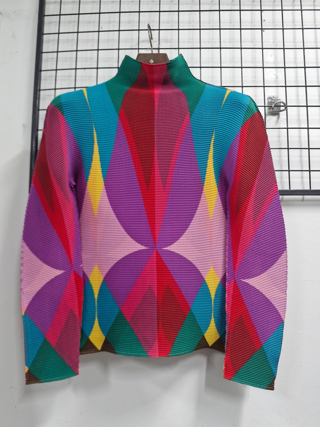 90-95M/55-66 미 이세이미야케  패턴 폴라넥 긴팔티셔츠. 상품이미지1