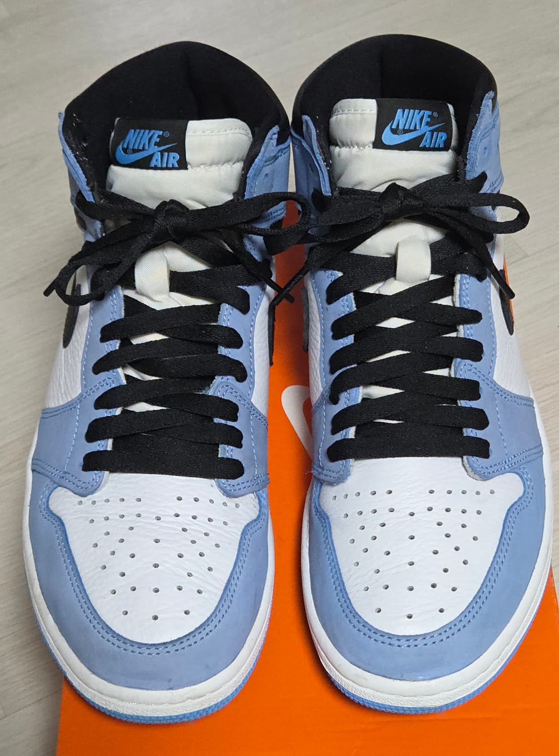 나이키 조던1 하이 레트로 유니버시티 블루 상품이미지3