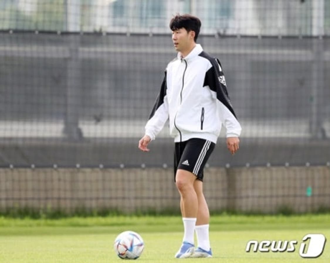 95 ) 아디다스 손흥민 에센셜 우븐 바람막이 상품이미지1