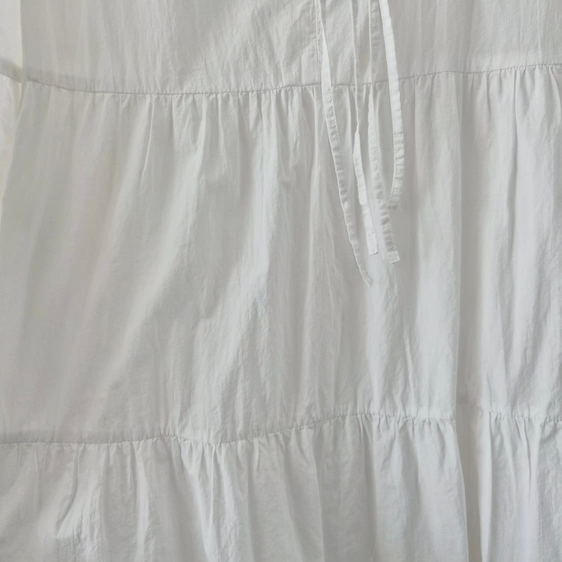 LOWRYS FARM 코튼 화이트 리본 셔링 블라우스 상품이미지8