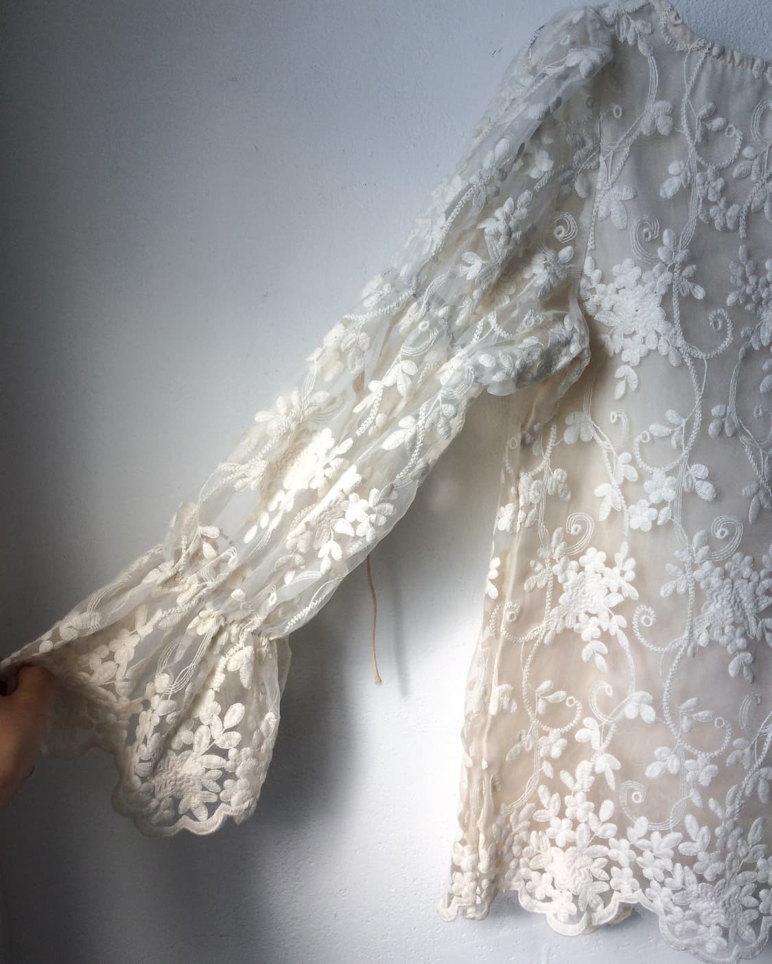 Tied point ornament pattern blouse 상품이미지3