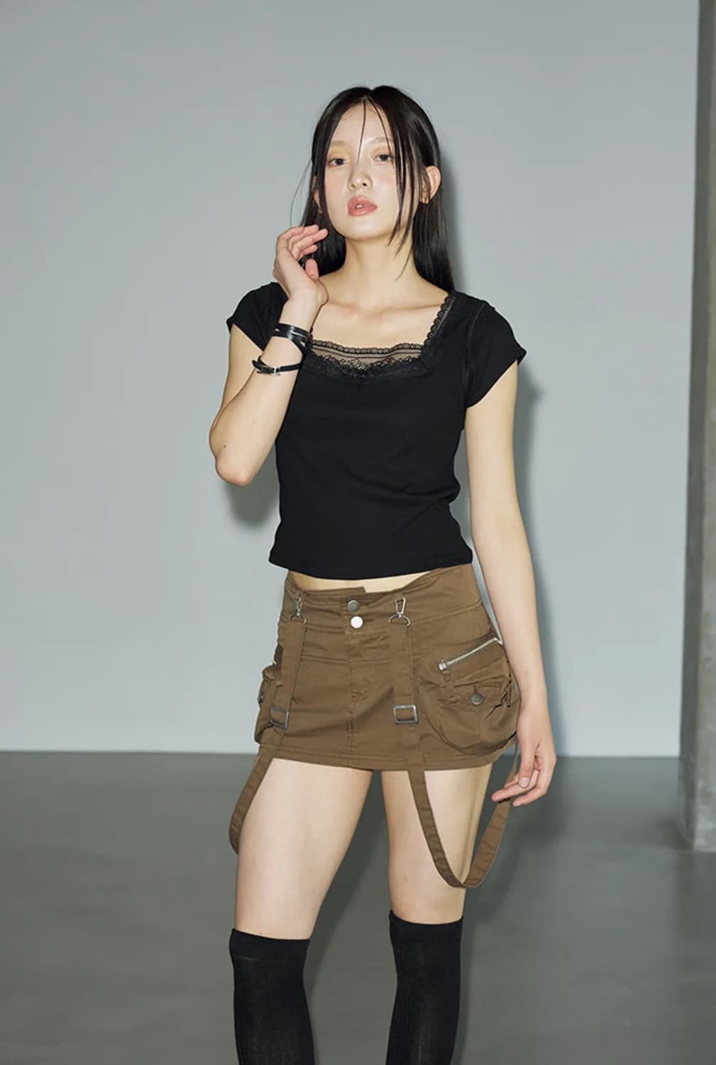 헬레네파리스 스퀘어 레이스 크롭 티셔츠 블랙 판매합니다 상품이미지2