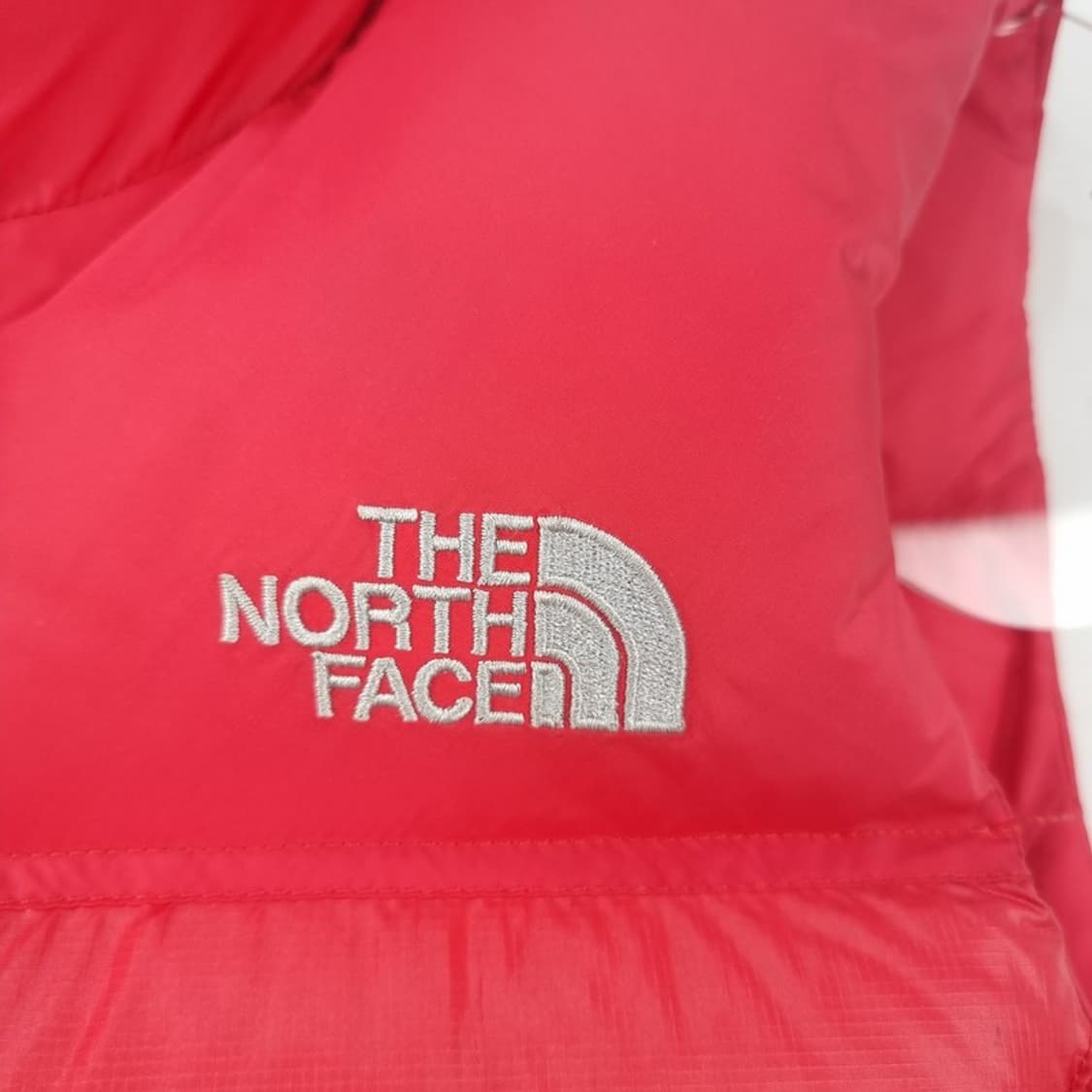 [노스페이스] 로고 자수 700 눕시 패딩 베스트 조끼 핑크 M18848 상품이미지4
