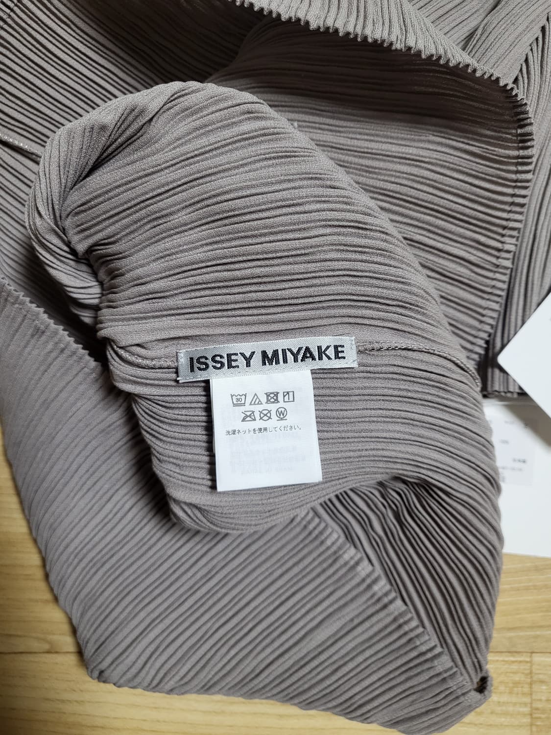 이세이미야케 해칭 탑 그레이지(새제품) 상품이미지3