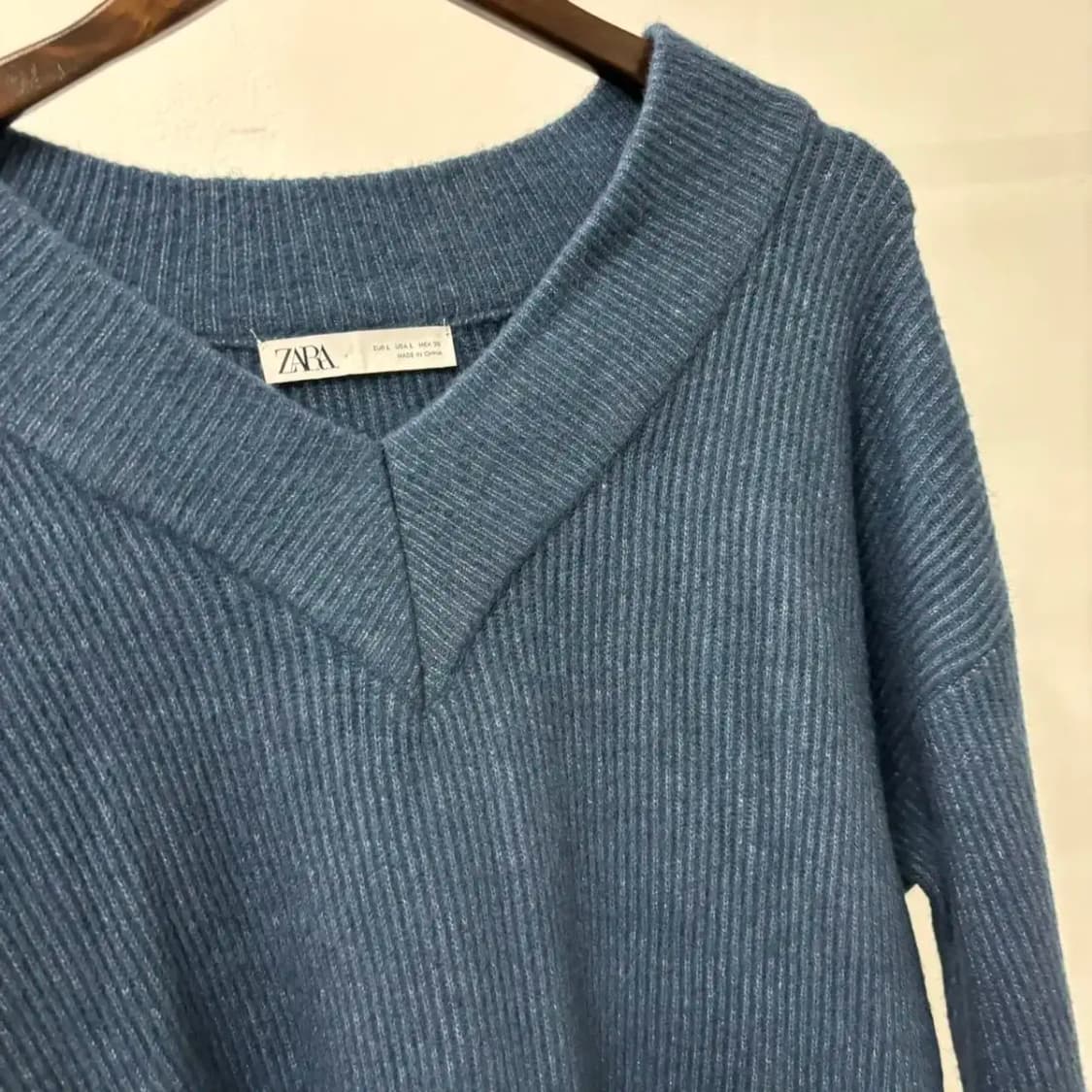 자라 ZARA 여성 브이넥 울 니트(100) 급처해요 상품이미지4