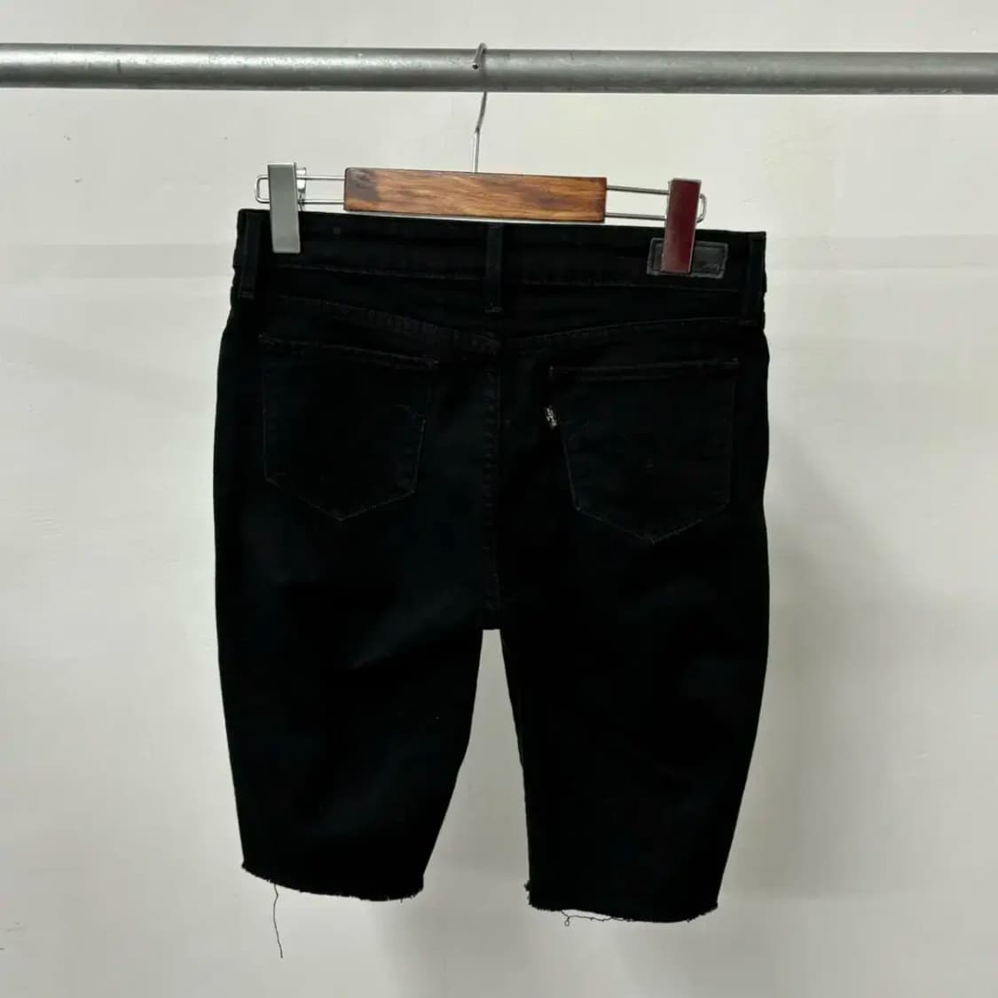 리바이스 여성 데미커브 커팅 흑청반바지 데님 숏팬츠(27) 급처해요 상품이미지2