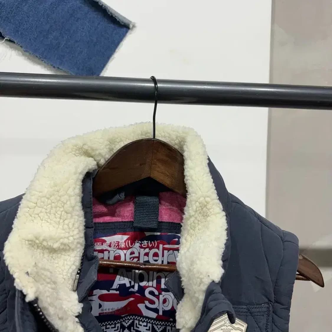 (85) 슈퍼드라이 여성 캐주얼 스트릿 양털 패딩조끼 상품이미지2