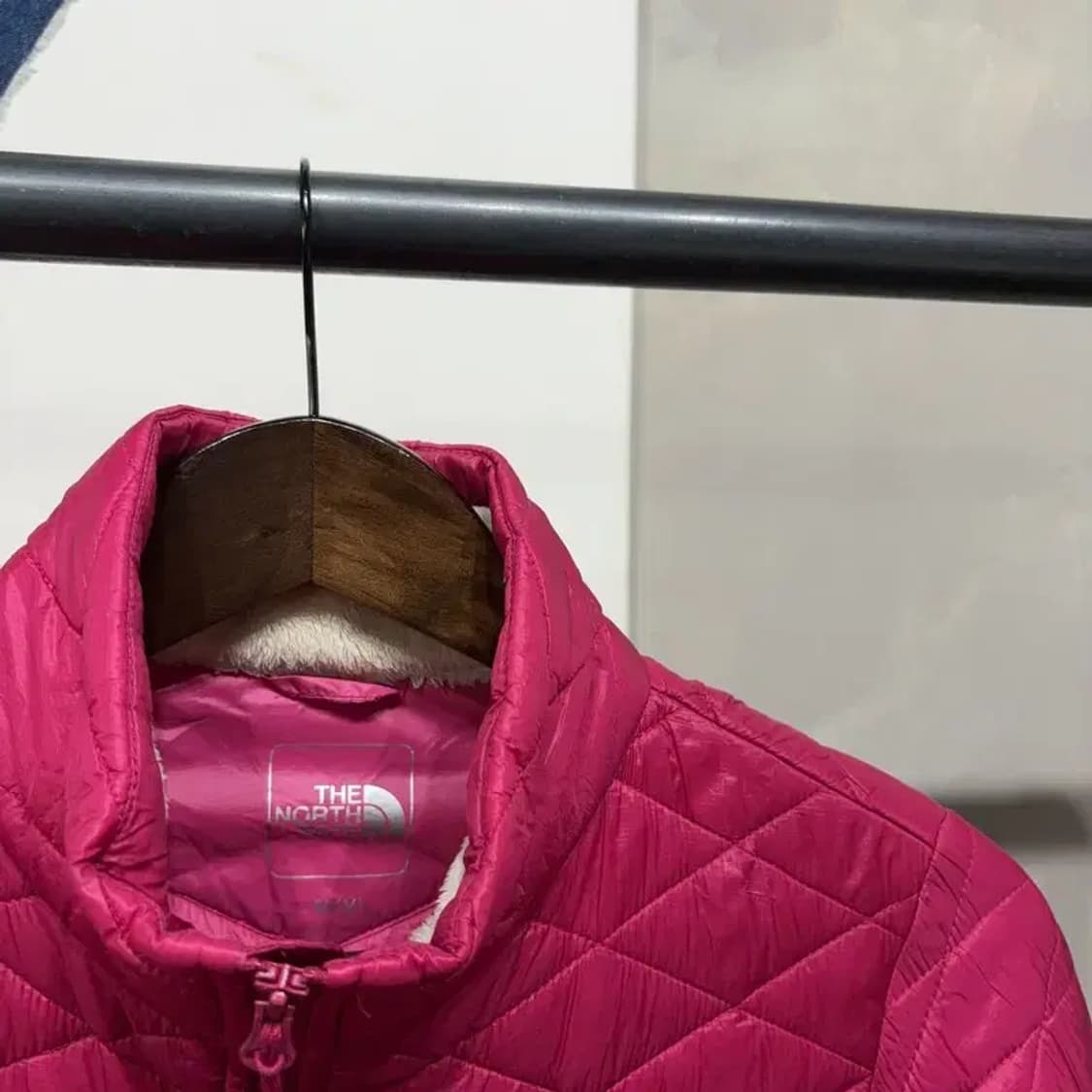 (85) 노스페이스 여성 등산 아웃도어 핑크 경량패딩 자켓 상품이미지4