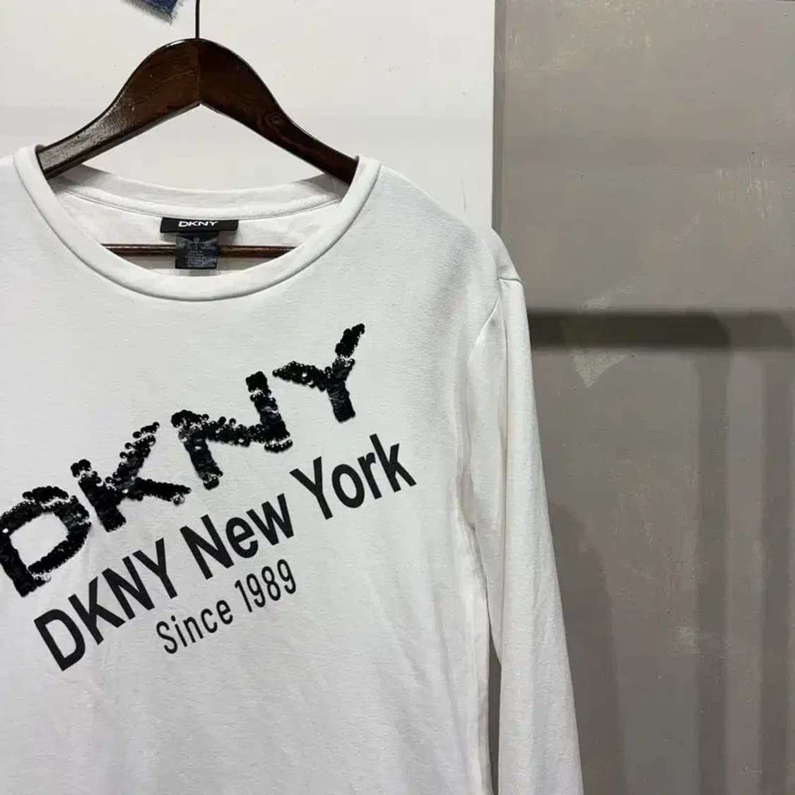 (95) DKNY 여성 캐주얼 프린팅 맨투맨 긴팔 티 상품이미지3
