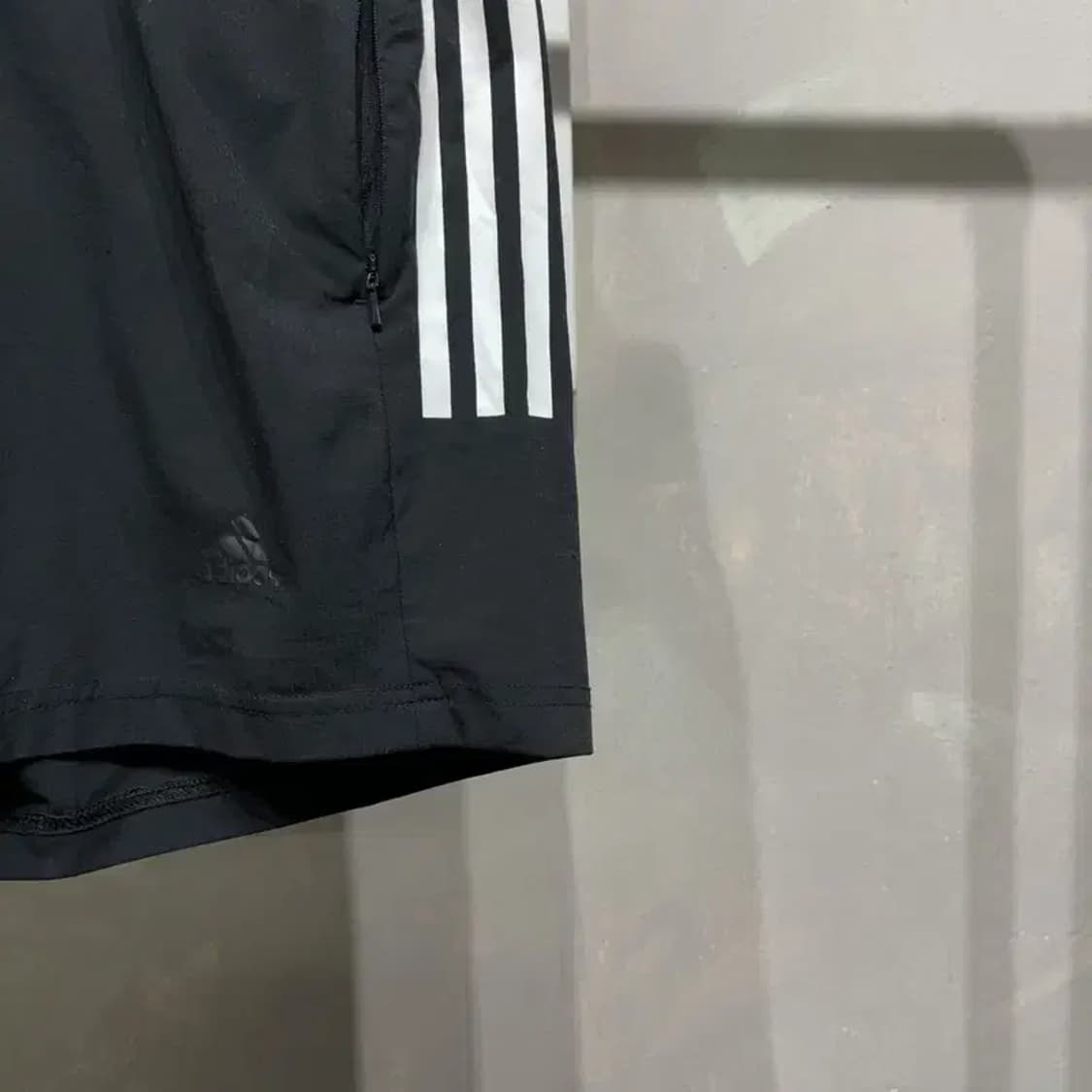 (30~32인치) 아디다스 스포츠 운동 밴딩 반바지 상품이미지3