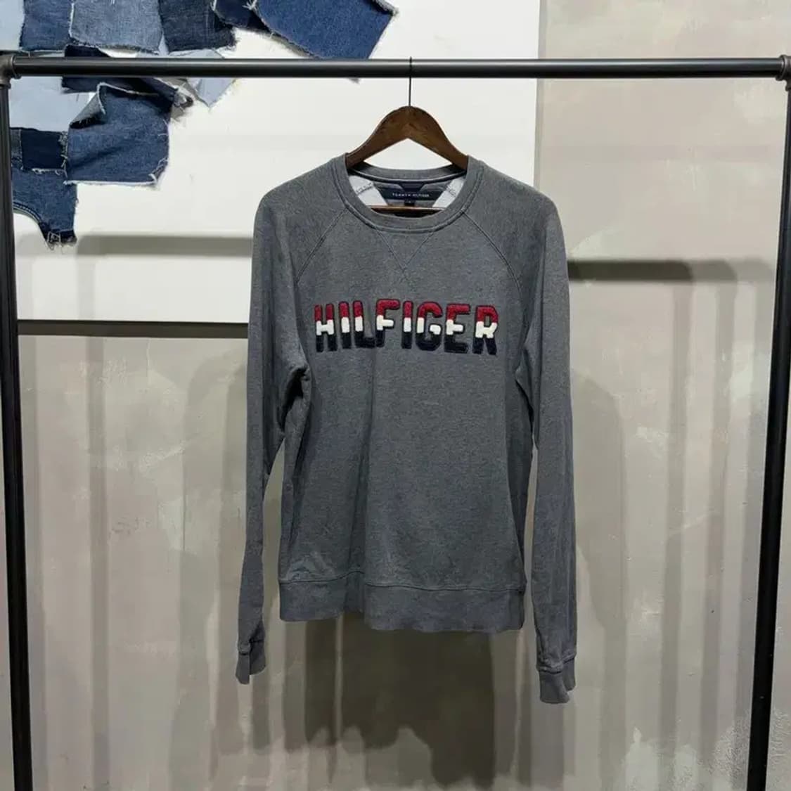 (100) 타미힐피거 캐주얼 스트릿 자수 맨투맨 긴팔티 상품이미지1