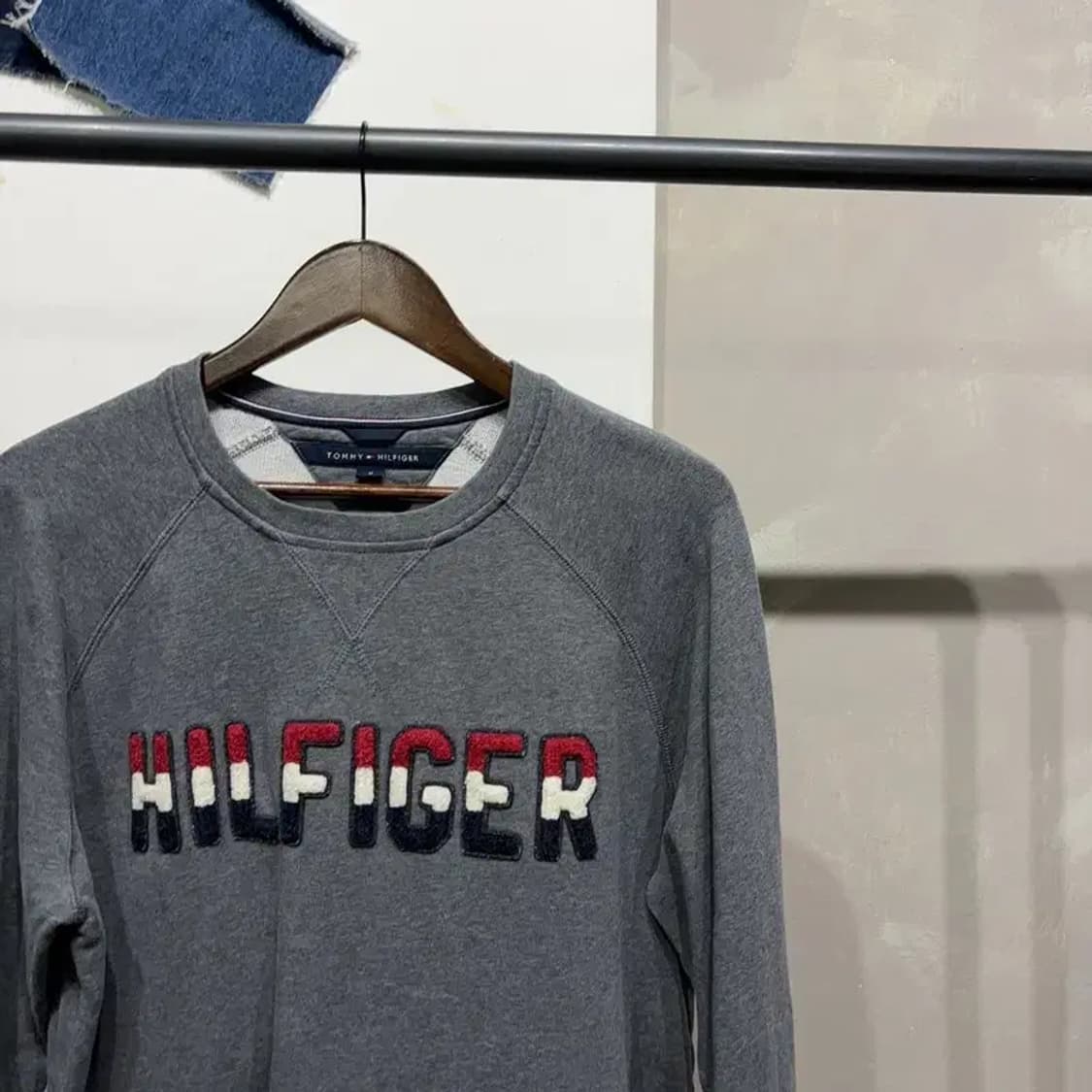 (100) 타미힐피거 캐주얼 스트릿 자수 맨투맨 긴팔티 상품이미지3