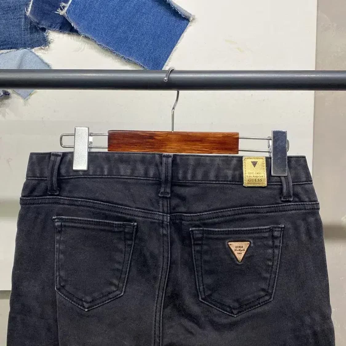 (27인치) 게스 여성 캐주얼 스판 흑청바지 데님팬츠 상품이미지4