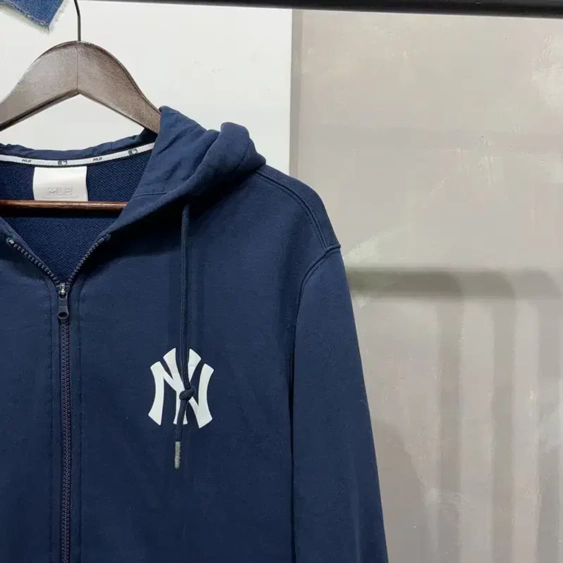 (90) MLB 뉴욕양키스 여성 스트릿 후드집업 자켓 상품이미지3
