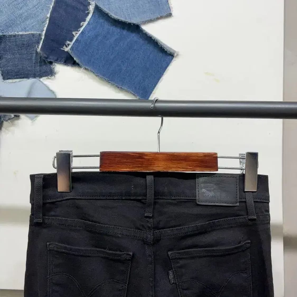 (26인치) 리바이스 여성 샤핑슬림 스판 흑청바지 블랙진 상품이미지4