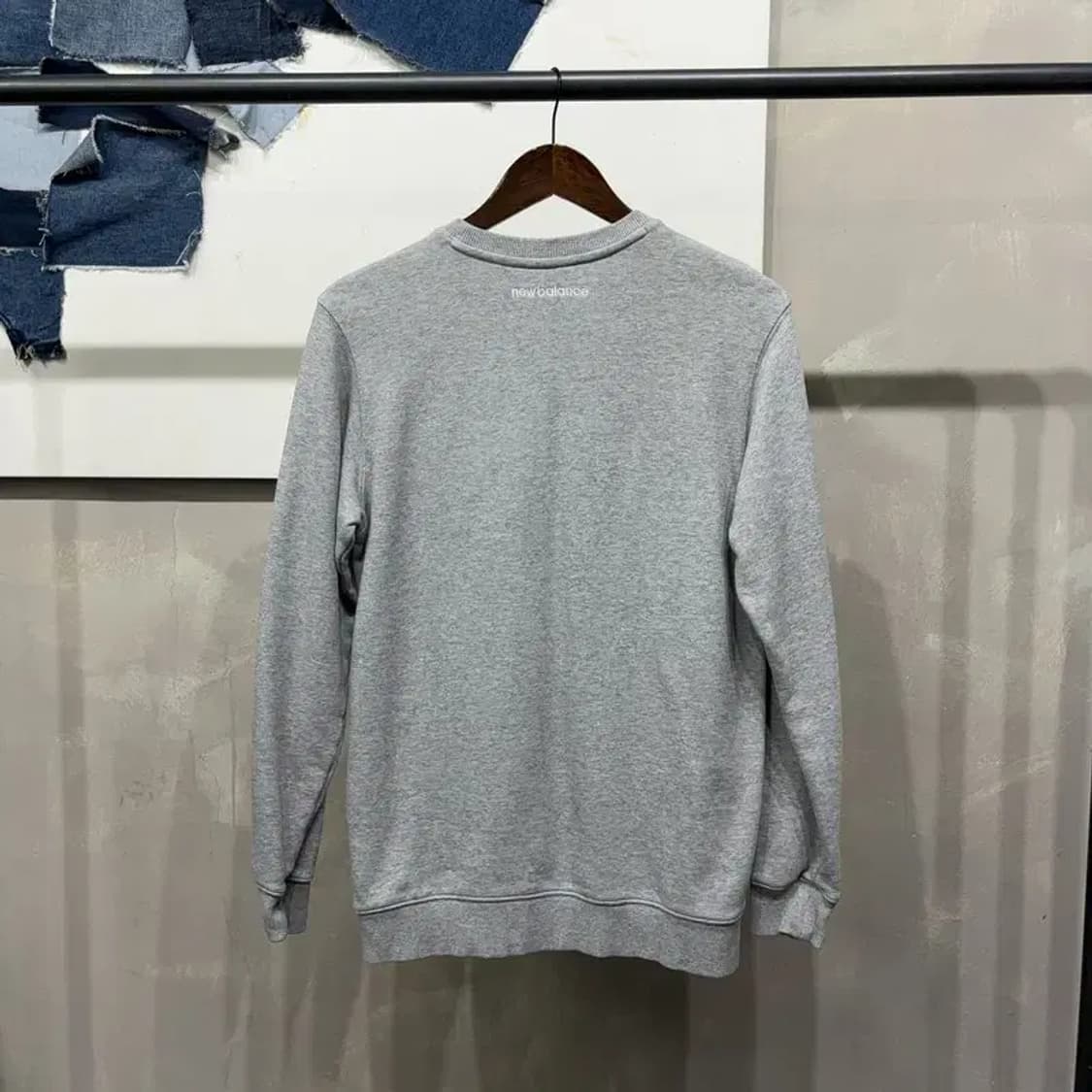 (90) 뉴발란스 캐주얼 자수 맨투맨 긴팔 티 상품이미지4